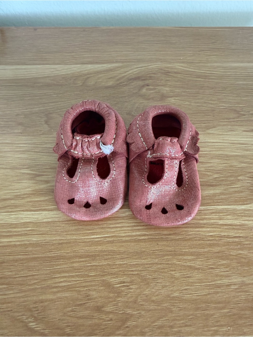 Freshly Picked soft sole baby shoes in pink shimmer.